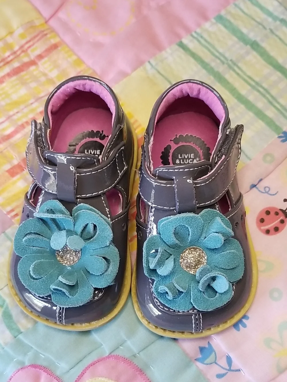 Livie & Luca Gray Patent Leather Mary Janes w/Teal Suede Flowers Size 4 Blossoms